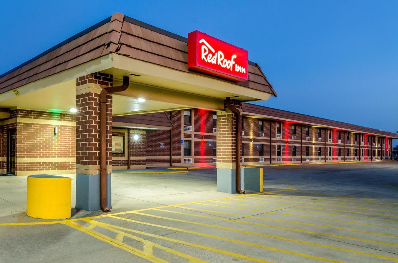 Red Roof Inn & Conference Center Wichita Airport Exterior photo