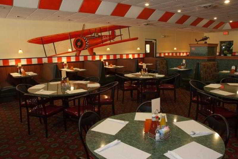 Red Roof Inn & Conference Center Wichita Airport Restaurant photo